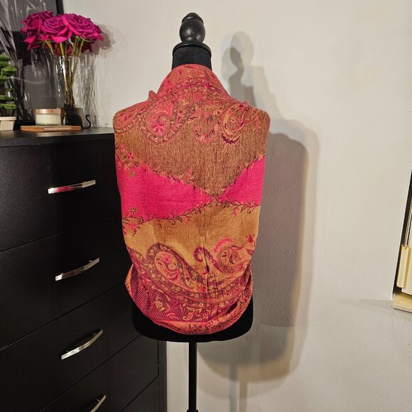 Gold, pink, floral, paisley, reversible, authentic pashmina scarf. - Picture 7 of 16